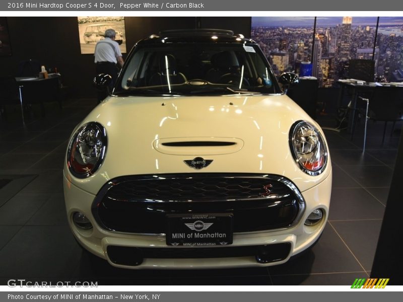 Pepper White / Carbon Black 2016 Mini Hardtop Cooper S 4 Door