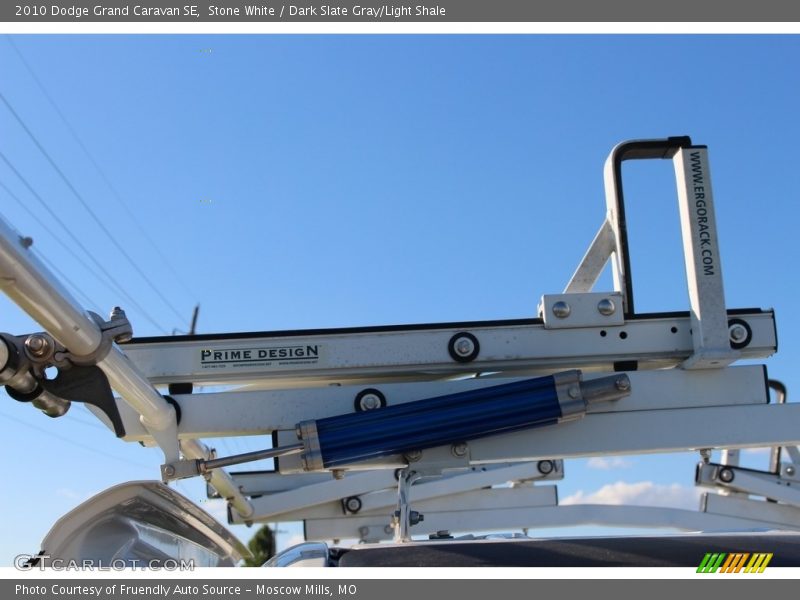 Stone White / Dark Slate Gray/Light Shale 2010 Dodge Grand Caravan SE