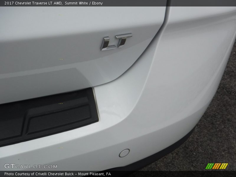 Summit White / Ebony 2017 Chevrolet Traverse LT AWD