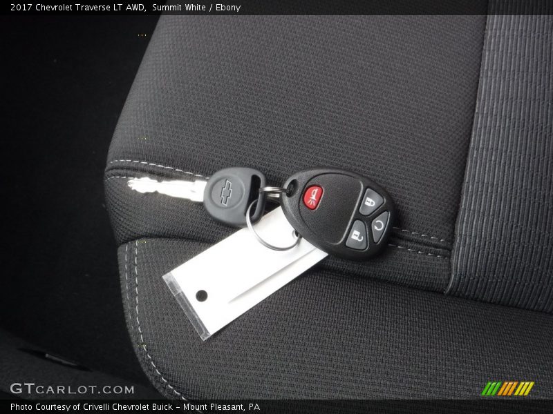 Summit White / Ebony 2017 Chevrolet Traverse LT AWD