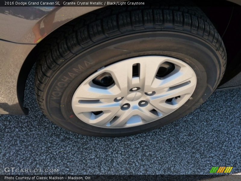 Granite Crystal Metallic / Black/Light Graystone 2016 Dodge Grand Caravan SE