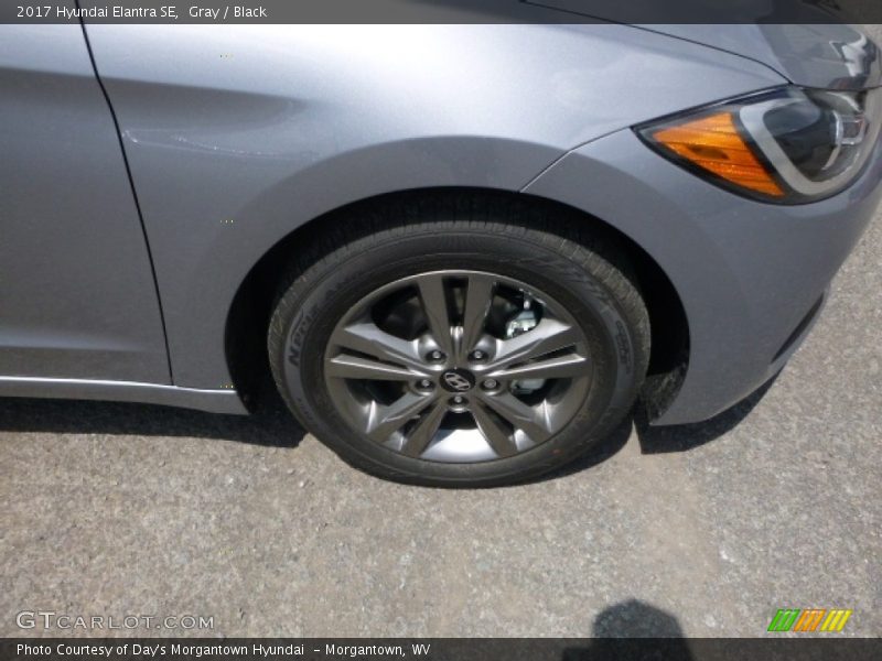Gray / Black 2017 Hyundai Elantra SE