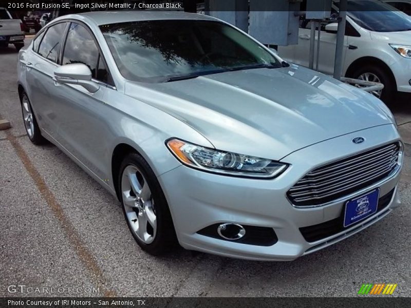 Ingot Silver Metallic / Charcoal Black 2016 Ford Fusion SE