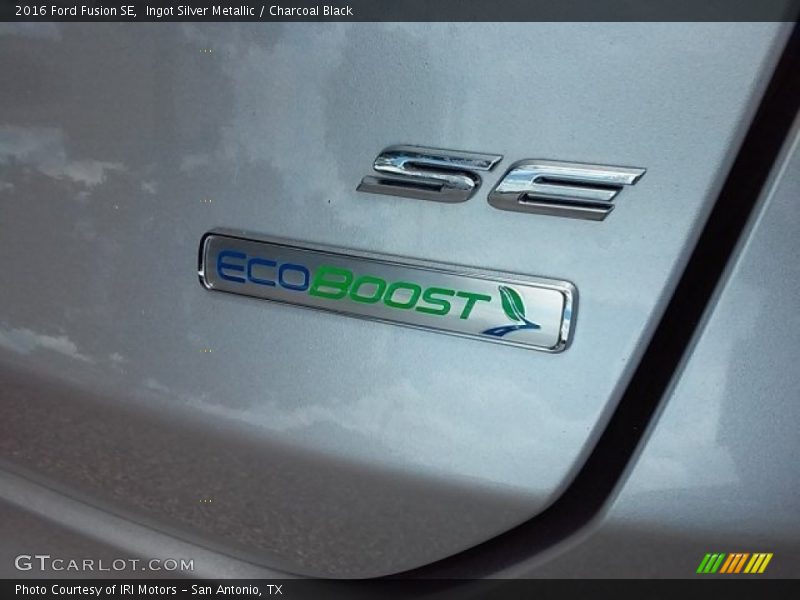 Ingot Silver Metallic / Charcoal Black 2016 Ford Fusion SE