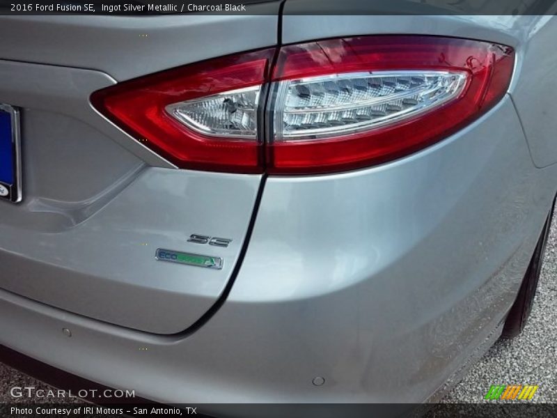 Ingot Silver Metallic / Charcoal Black 2016 Ford Fusion SE