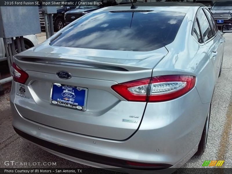 Ingot Silver Metallic / Charcoal Black 2016 Ford Fusion SE