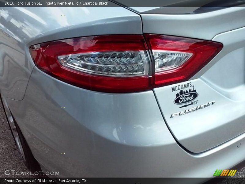 Ingot Silver Metallic / Charcoal Black 2016 Ford Fusion SE