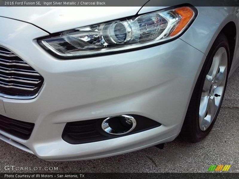 Ingot Silver Metallic / Charcoal Black 2016 Ford Fusion SE