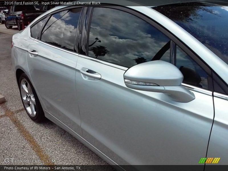 Ingot Silver Metallic / Charcoal Black 2016 Ford Fusion SE