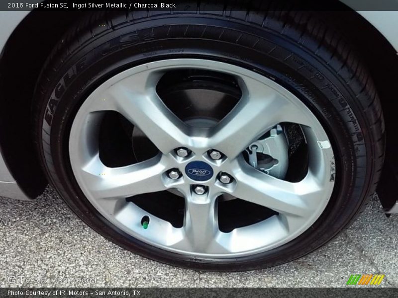 Ingot Silver Metallic / Charcoal Black 2016 Ford Fusion SE
