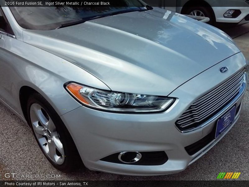 Ingot Silver Metallic / Charcoal Black 2016 Ford Fusion SE