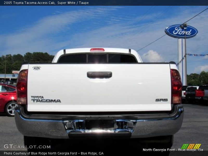 Super White / Taupe 2005 Toyota Tacoma Access Cab