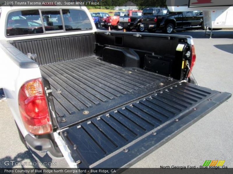 Super White / Taupe 2005 Toyota Tacoma Access Cab