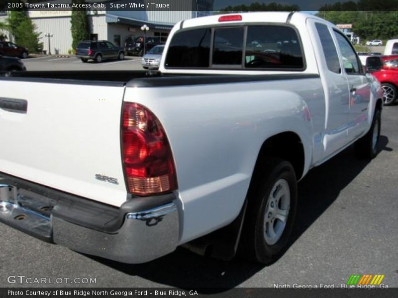 Super White / Taupe 2005 Toyota Tacoma Access Cab