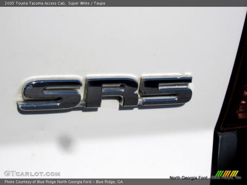 Super White / Taupe 2005 Toyota Tacoma Access Cab