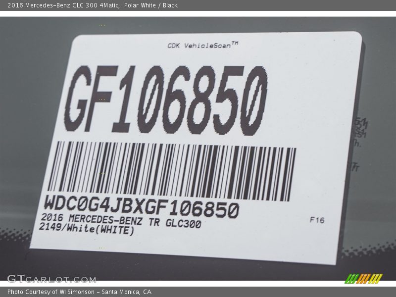 Polar White / Black 2016 Mercedes-Benz GLC 300 4Matic