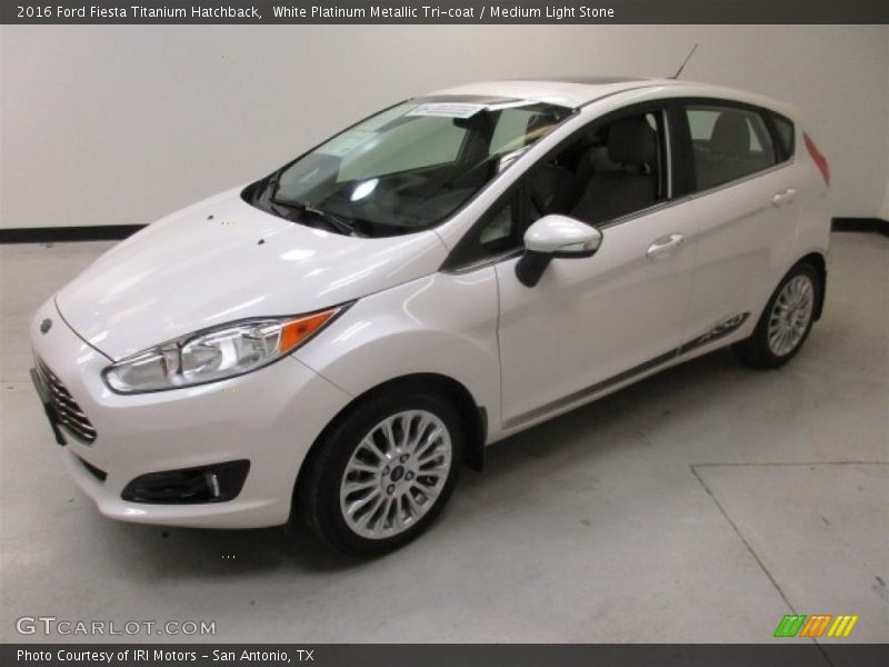 White Platinum Metallic Tri-coat / Medium Light Stone 2016 Ford Fiesta Titanium Hatchback
