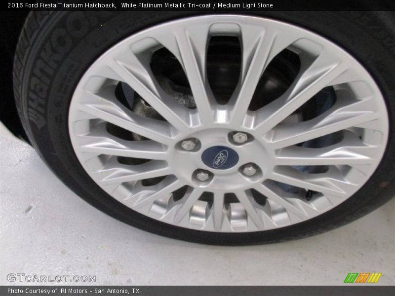 White Platinum Metallic Tri-coat / Medium Light Stone 2016 Ford Fiesta Titanium Hatchback