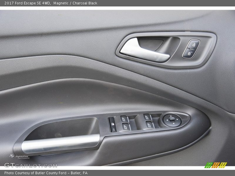 Magnetic / Charcoal Black 2017 Ford Escape SE 4WD