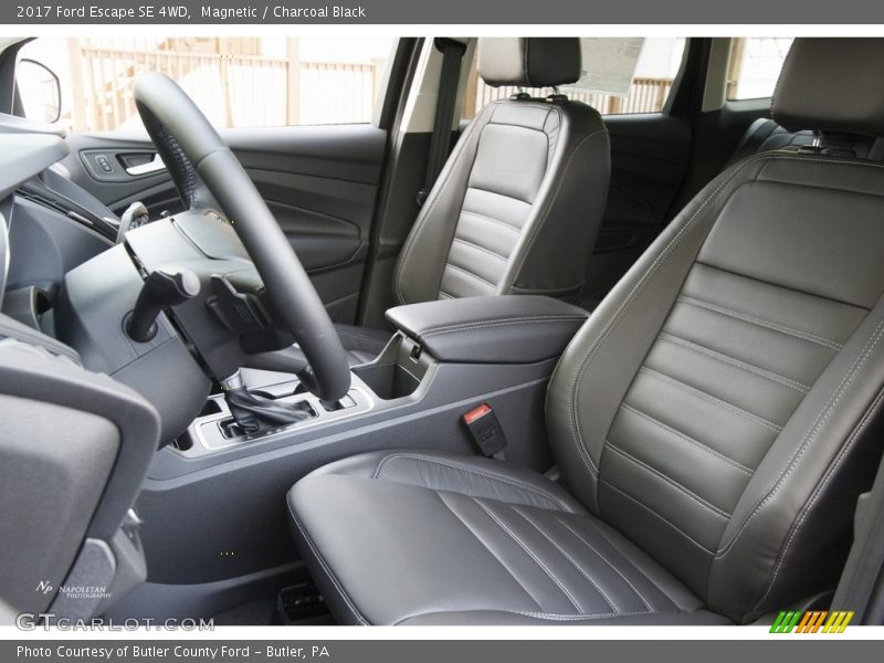 Magnetic / Charcoal Black 2017 Ford Escape SE 4WD