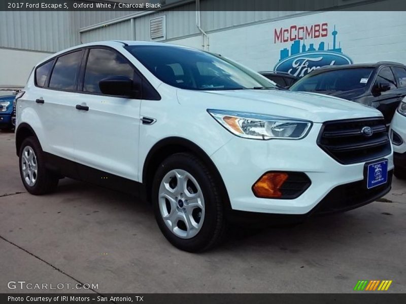 Oxford White / Charcoal Black 2017 Ford Escape S