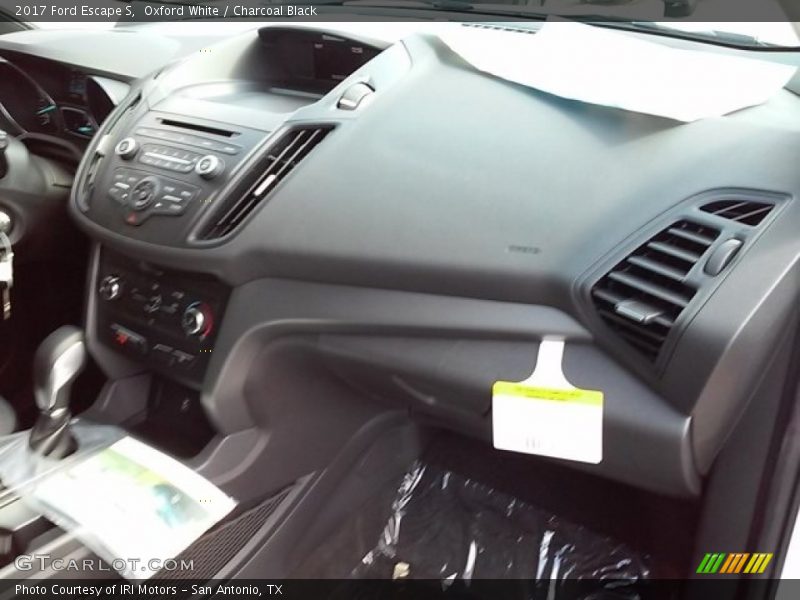 Oxford White / Charcoal Black 2017 Ford Escape S