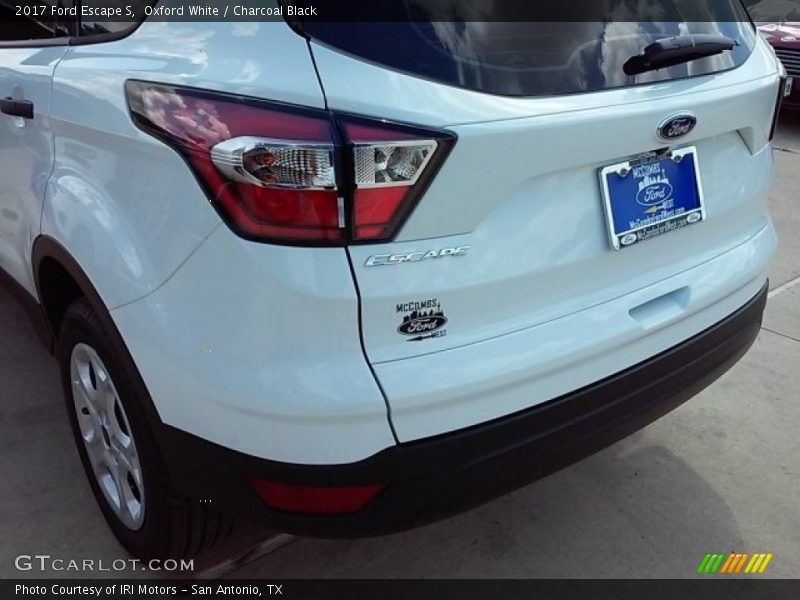 Oxford White / Charcoal Black 2017 Ford Escape S