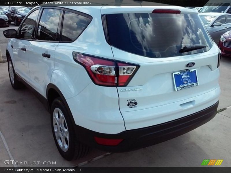 Oxford White / Charcoal Black 2017 Ford Escape S