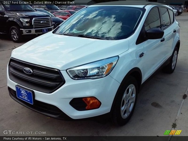 Oxford White / Charcoal Black 2017 Ford Escape S