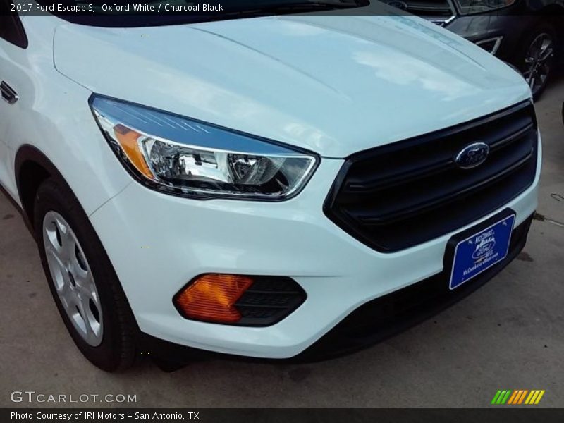 Oxford White / Charcoal Black 2017 Ford Escape S
