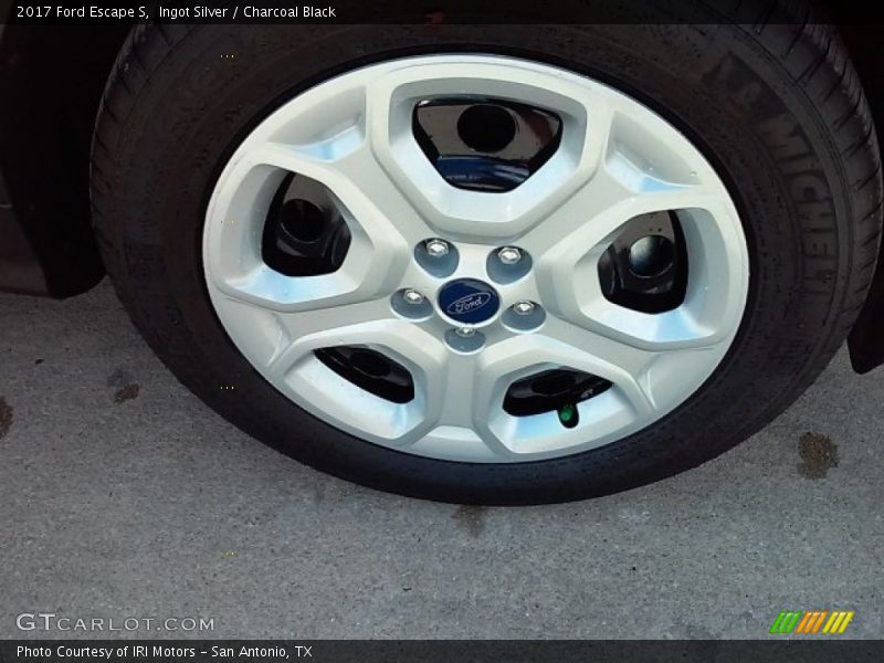 Ingot Silver / Charcoal Black 2017 Ford Escape S