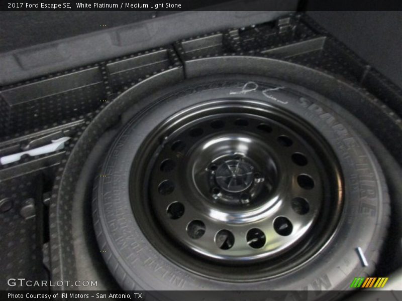 White Platinum / Medium Light Stone 2017 Ford Escape SE