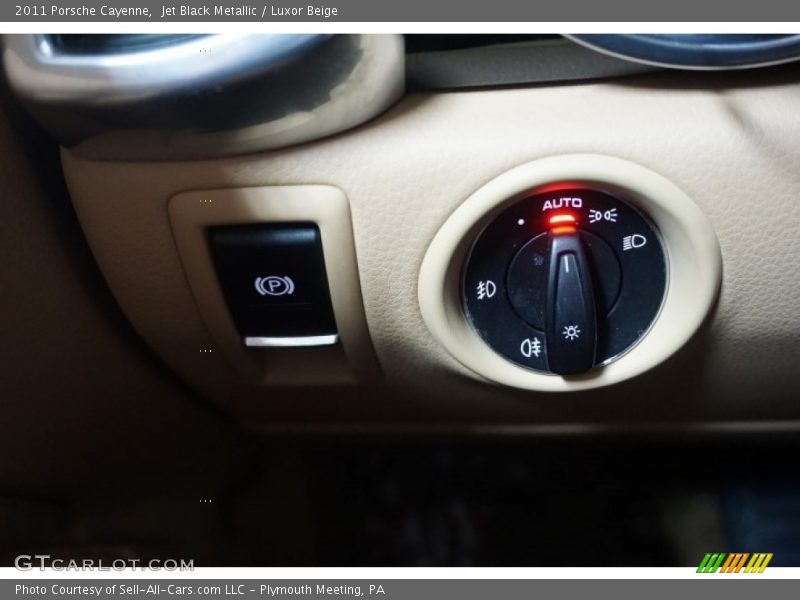 Jet Black Metallic / Luxor Beige 2011 Porsche Cayenne