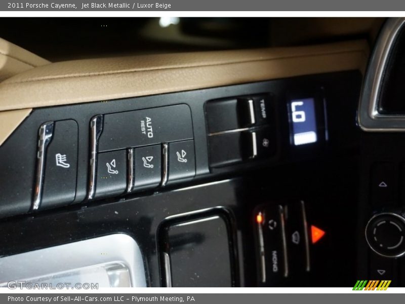 Jet Black Metallic / Luxor Beige 2011 Porsche Cayenne