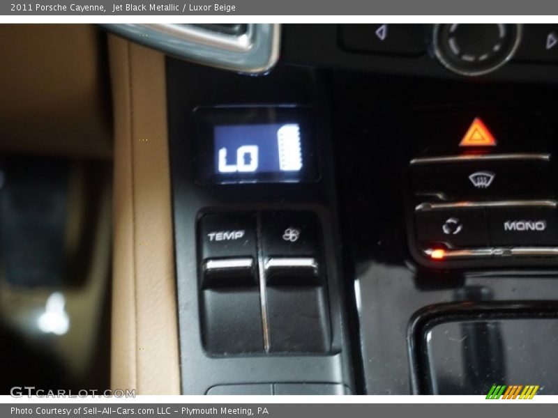 Jet Black Metallic / Luxor Beige 2011 Porsche Cayenne