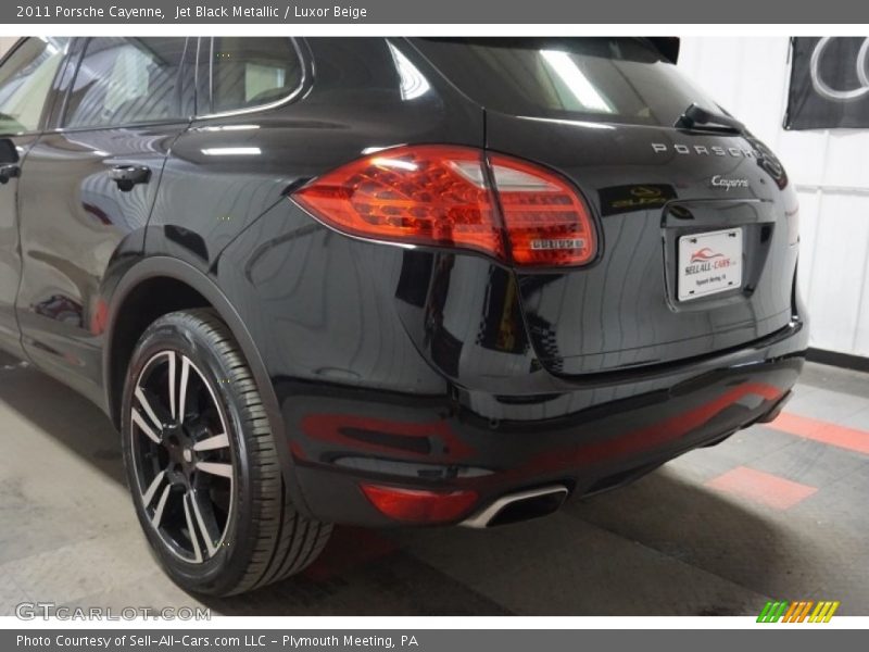 Jet Black Metallic / Luxor Beige 2011 Porsche Cayenne