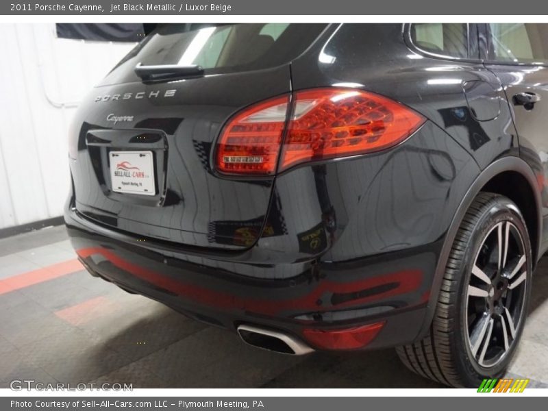Jet Black Metallic / Luxor Beige 2011 Porsche Cayenne