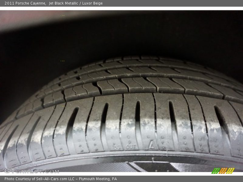 Jet Black Metallic / Luxor Beige 2011 Porsche Cayenne