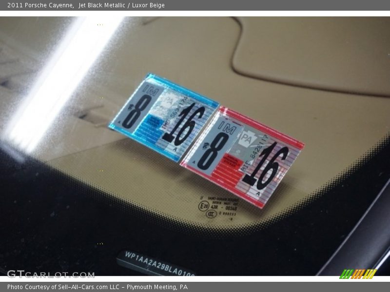 Jet Black Metallic / Luxor Beige 2011 Porsche Cayenne