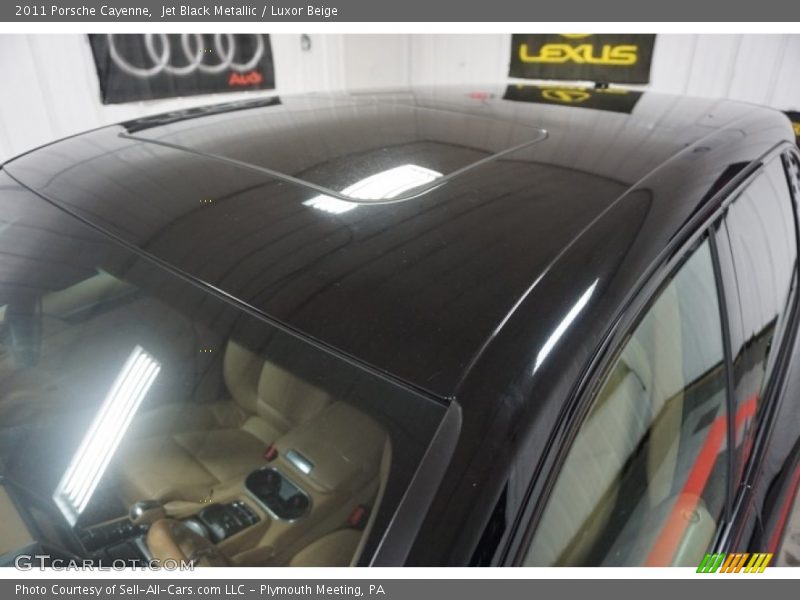 Jet Black Metallic / Luxor Beige 2011 Porsche Cayenne