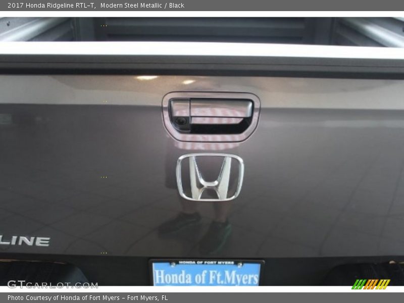 Modern Steel Metallic / Black 2017 Honda Ridgeline RTL-T