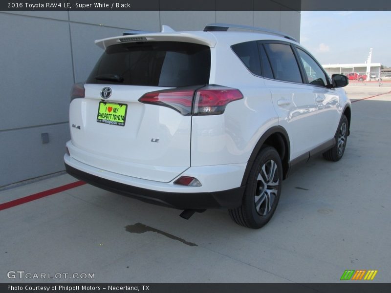 Super White / Black 2016 Toyota RAV4 LE
