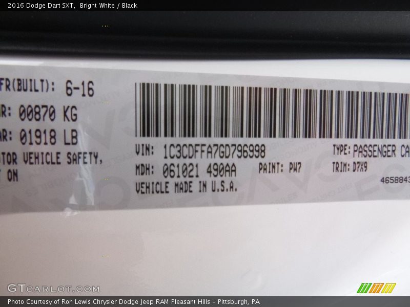 Bright White / Black 2016 Dodge Dart SXT