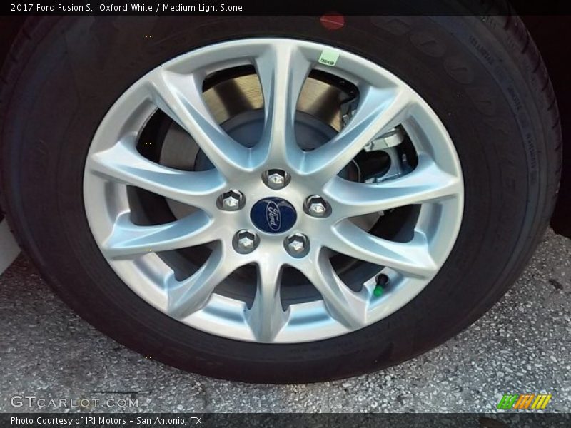 Oxford White / Medium Light Stone 2017 Ford Fusion S