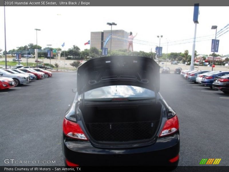 Ultra Black / Beige 2016 Hyundai Accent SE Sedan