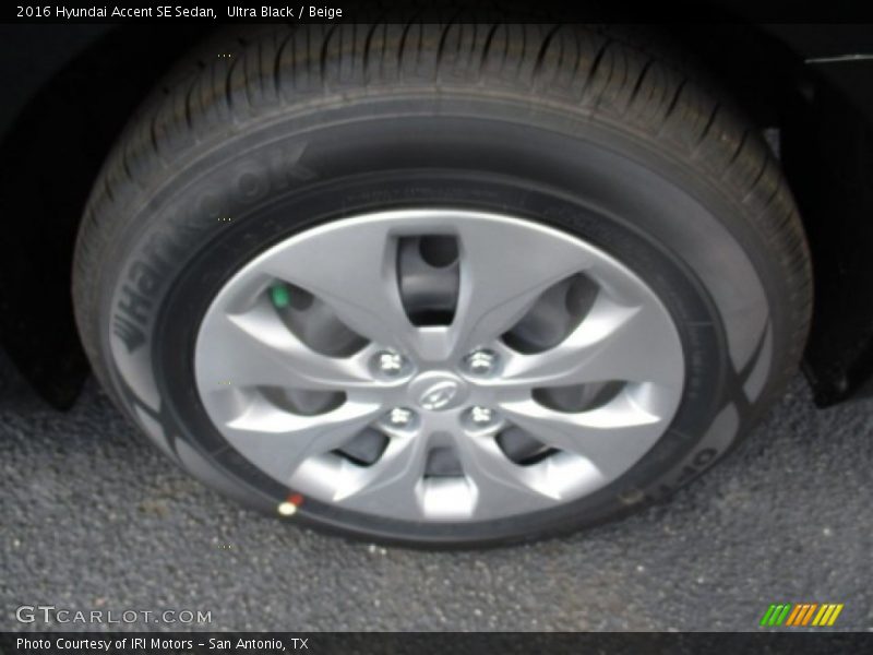 Ultra Black / Beige 2016 Hyundai Accent SE Sedan