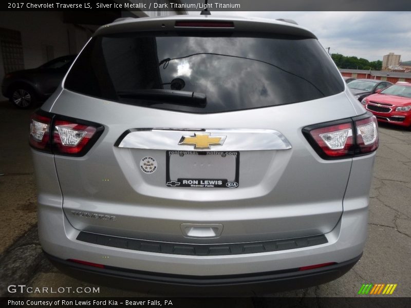 Silver Ice Metallic / Dark Titanium/Light Titanium 2017 Chevrolet Traverse LS