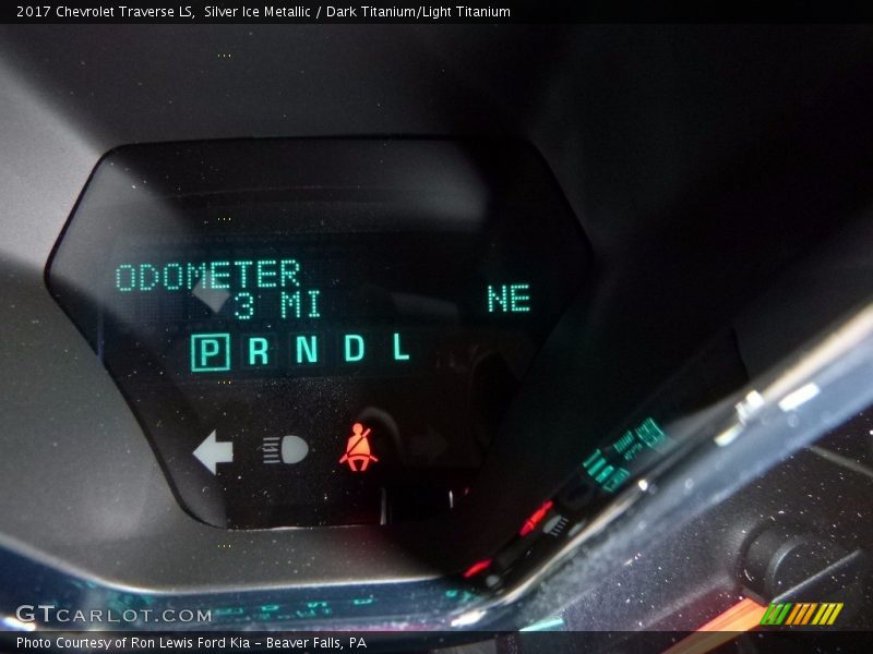 Silver Ice Metallic / Dark Titanium/Light Titanium 2017 Chevrolet Traverse LS