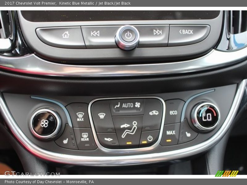 Controls of 2017 Volt Premier