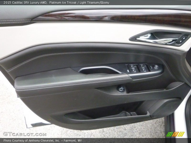 Platinum Ice Tricoat / Light Titanium/Ebony 2015 Cadillac SRX Luxury AWD